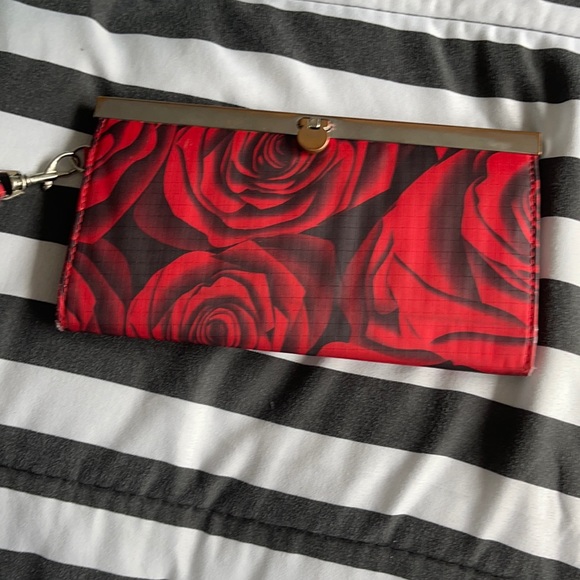 Rose Wallet - Picture 1 of 3